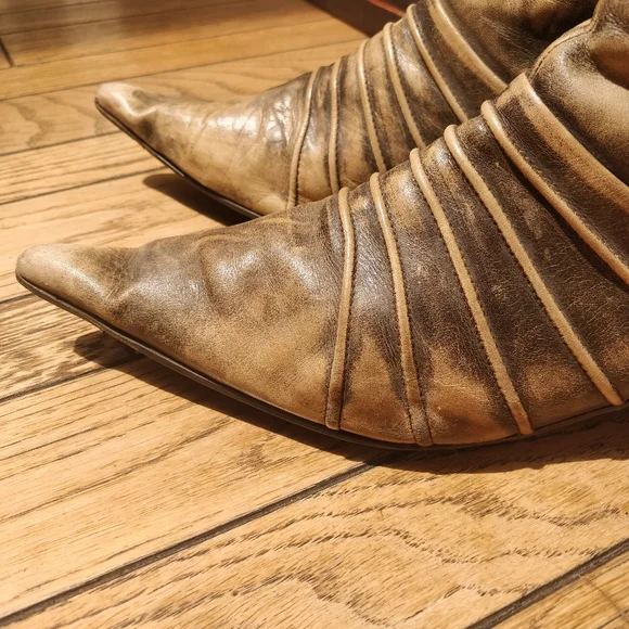 Vintage Italian Pointy Toed Leather Boots - Picture 6 of 12